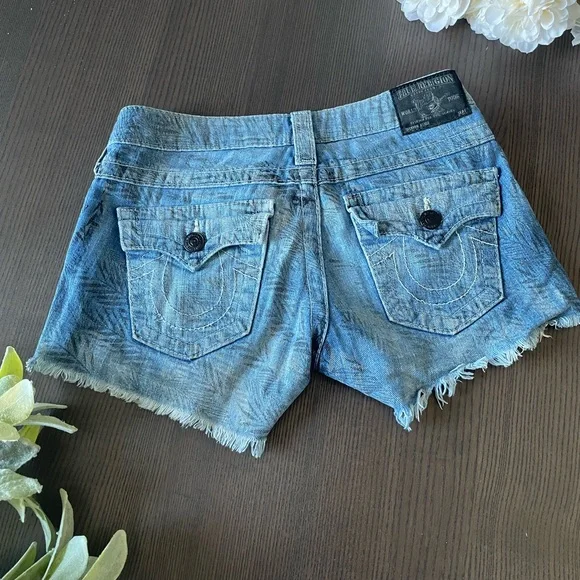 True Religion Shorts - Picture 4 of 8